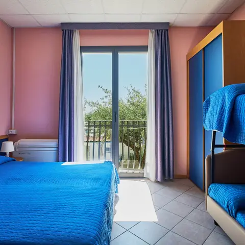 Monolocale per 4 persone vista mare laterale